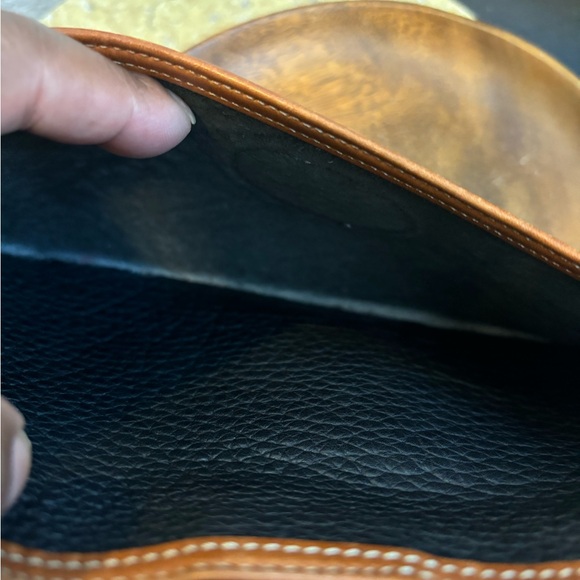 Vintage Dooney and Bourke Crossbody - Picture 16 of 16